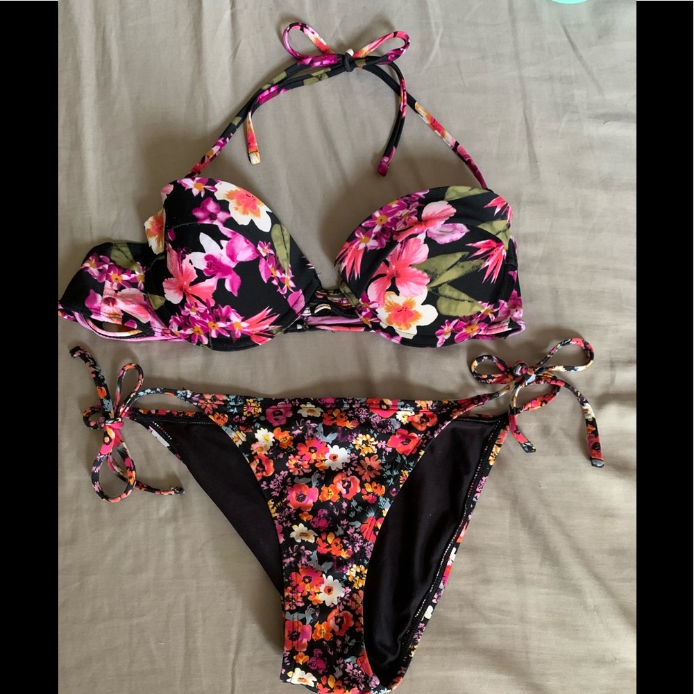Very cute floral 2 piece bikini